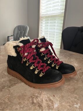 Sorel Women’s Hiker Boots with Red Laces